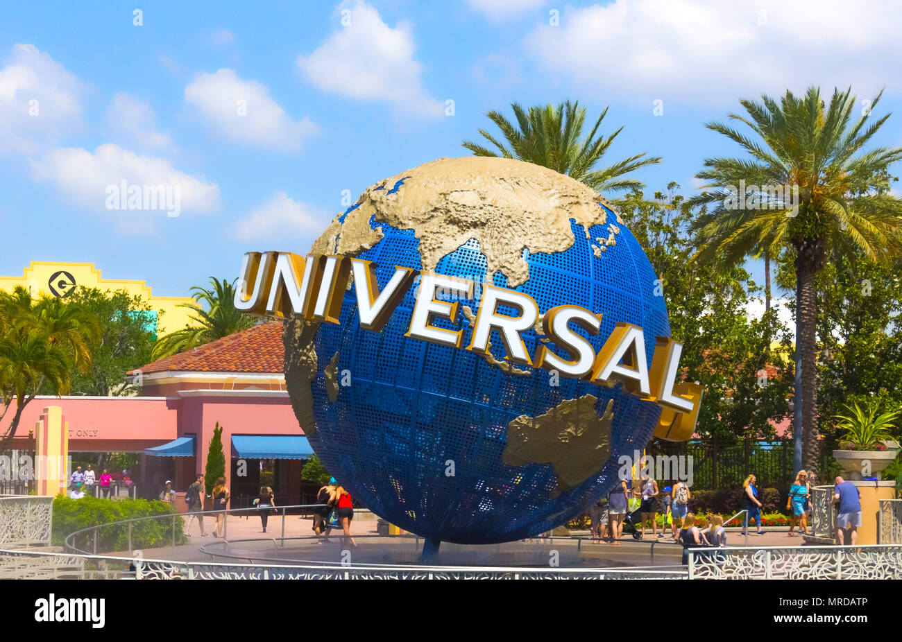 Orlando, USA - Mai 8, 2018: Die große rotierende Universal logo Globus am 9. Mai 2018. Stockfoto