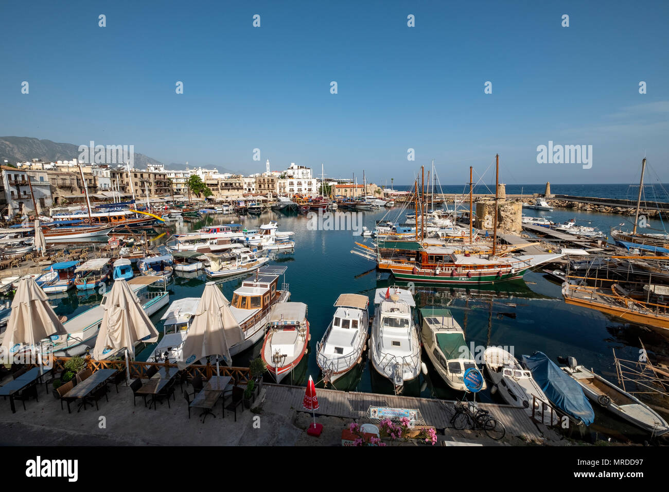 Keyrnia (türkisch: Girne) Hafen, Nordzypern. Stockfoto