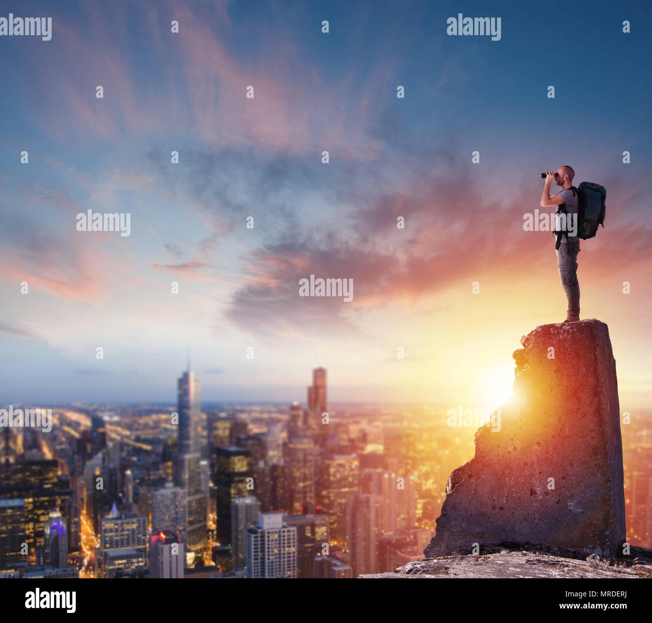 Unternehmer mit Blick auf die Zukunft für neue Geschäftschancen Stockfoto