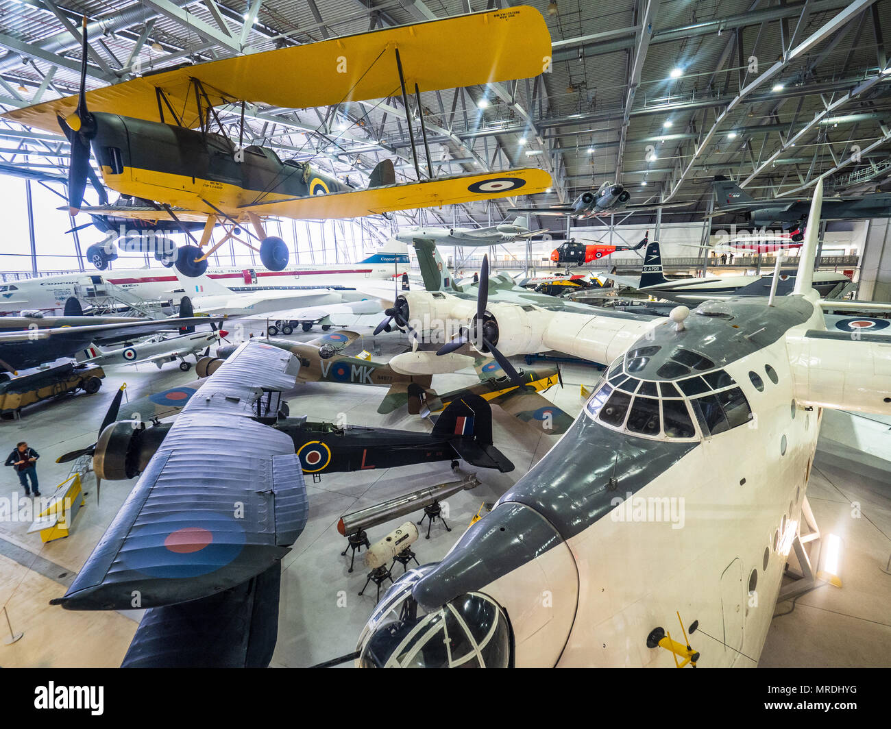 Duxford IWM-Imperial War Museum Duxford - das größte Luftfahrtmuseum in Großbritannien - Foto innerhalb des Luftraums Aufhänger, die im Jahr 2008 eröffnete Stockfoto