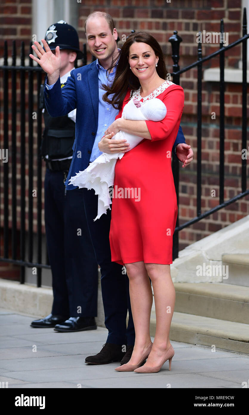 Prinz William, Herzog von Cambridge, und Katharina, Herzogin von Cambridge verlassen St Mary's Hospital mit ihrem neugeborenen Sohn Mit: Prinz William, Herzog von Cambridge, Katharina, Herzogin von Cambridge, Kate Middleton, Catherine Middleton, Prinz Louis von Cambridge, Prinz Louis Arthur Charles, Wo: London, Vereinigtes Königreich, wenn: 23 Apr 2018 Credit: WENN.com Stockfoto