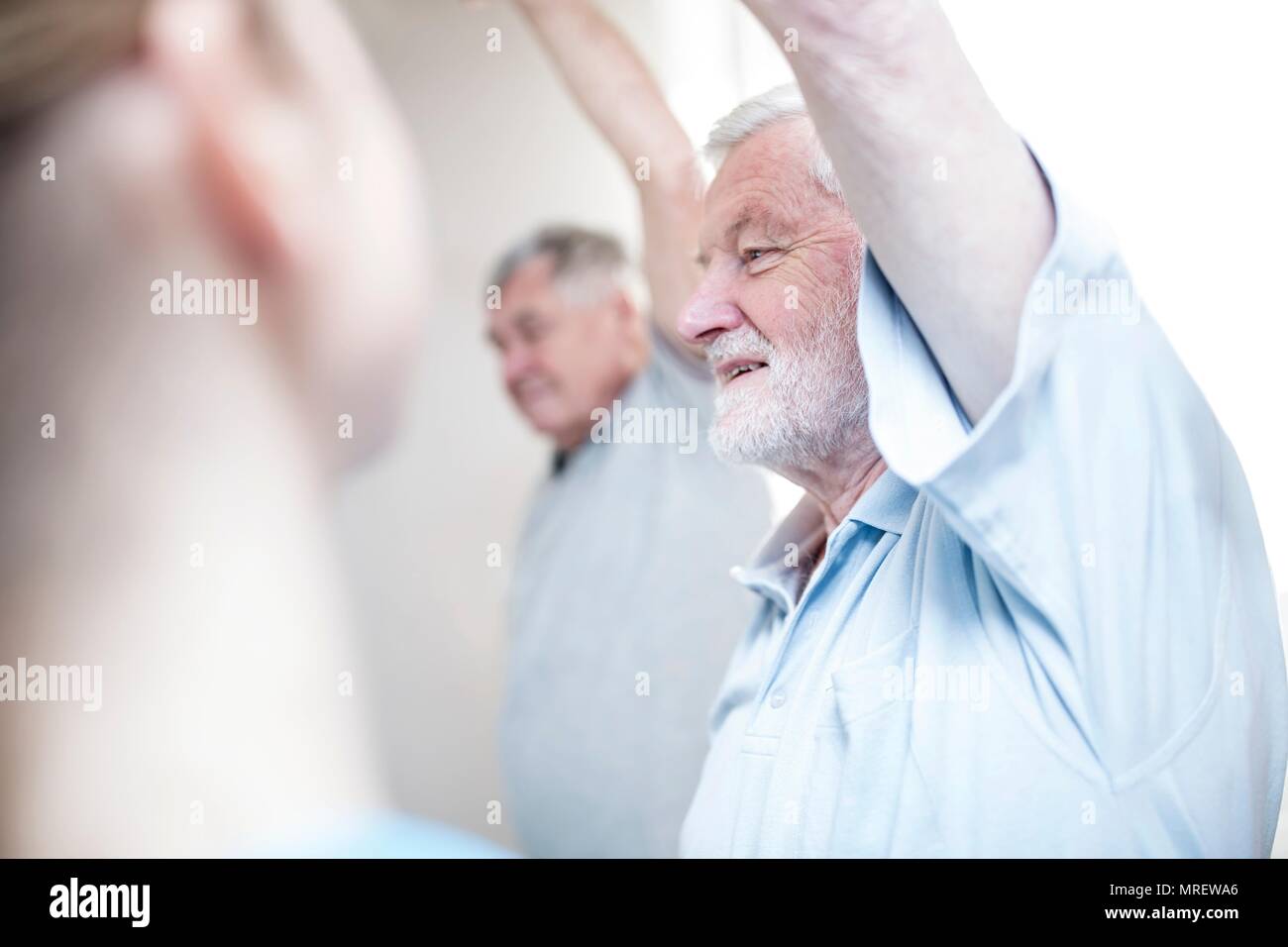 Ältere Männer, die sich in Ausübung Klasse. Stockfoto