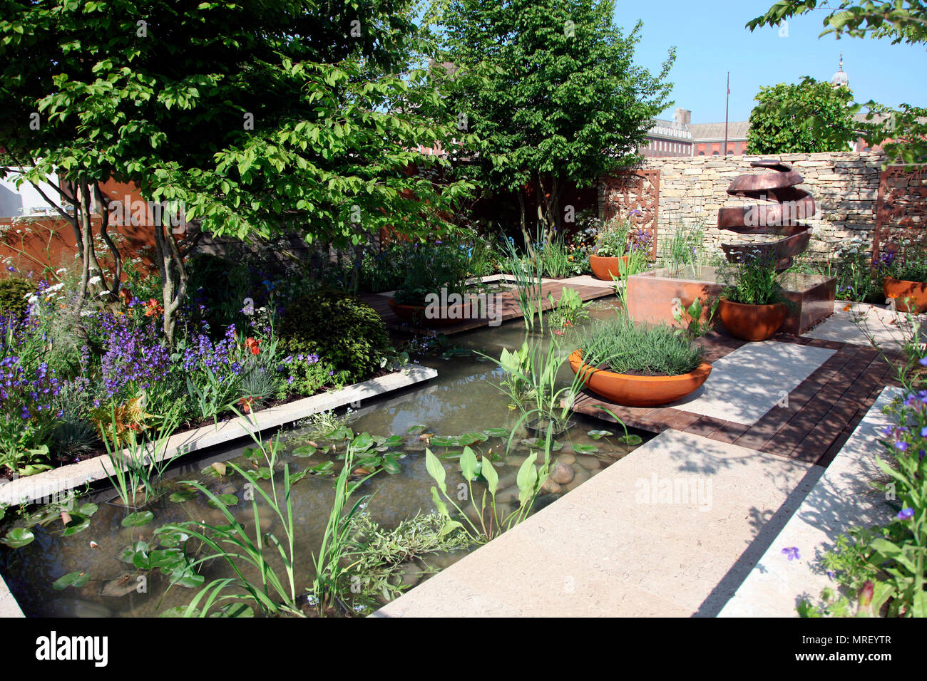 Den stillen Pool Gin Garten, Raum zum Wachsen Garten an der RHS Chelsea Flower Show 2018 Stockfoto