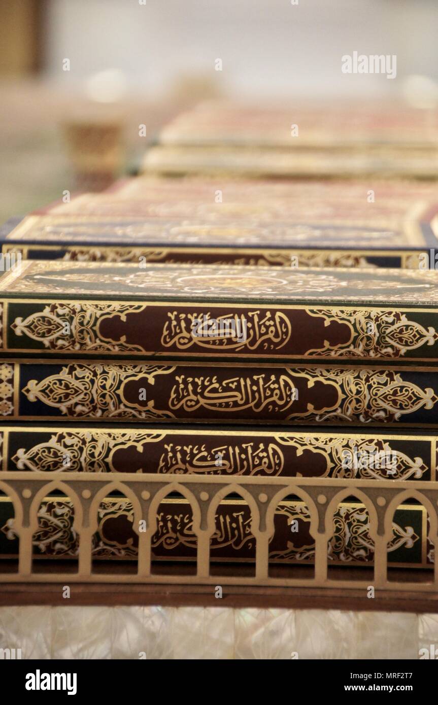 Der Qur'an der Scheich Zayed Moschee in Abu Dhabi Stockfoto