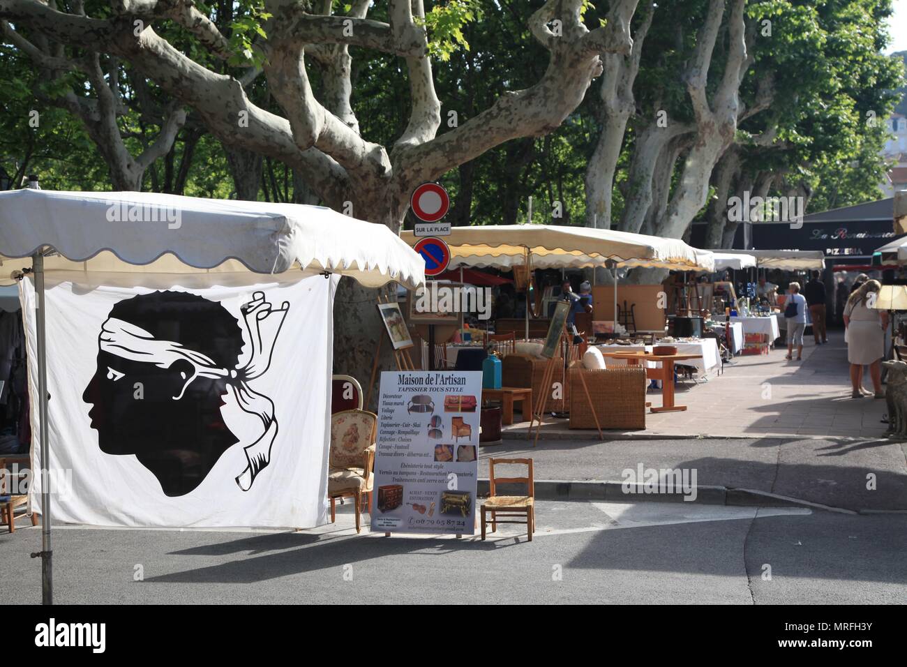 place-des-lices-market-st-tropez-fotos-und-bildmaterial-in-hoher