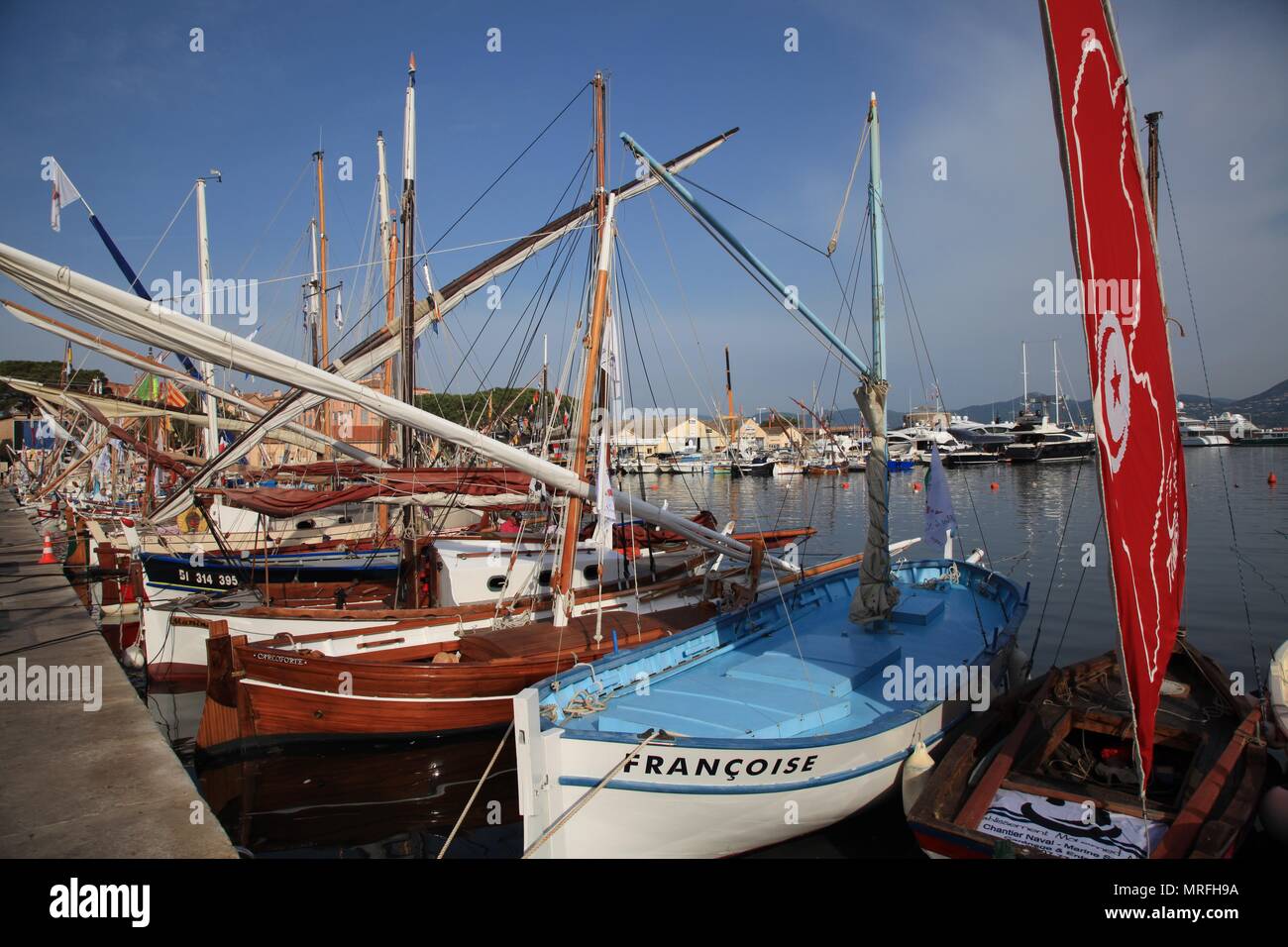 Holz- Segelboote in St. Tropez Alter Hafen Stockfoto