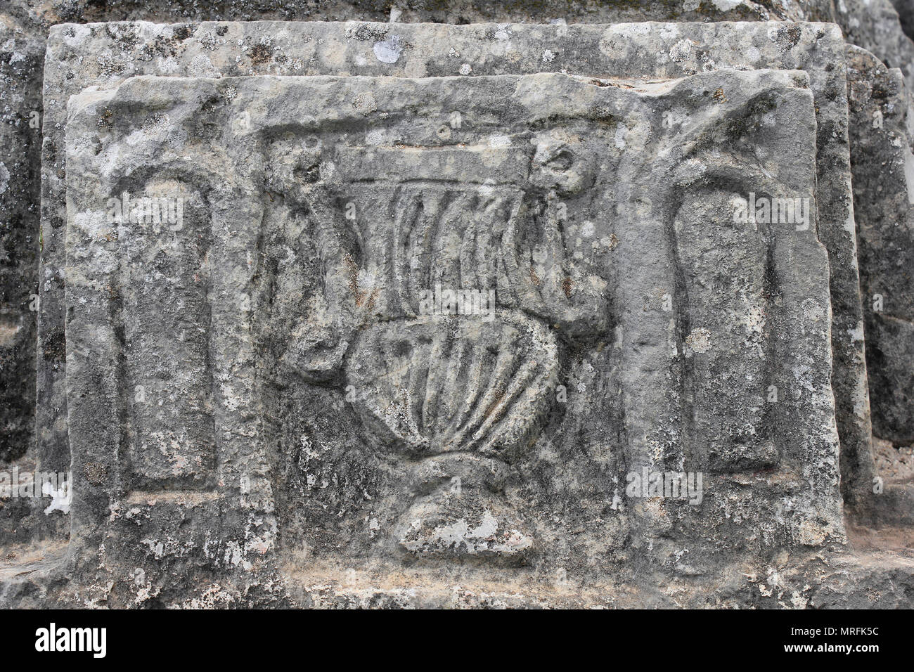 Stein gemeißelt Amphoren Symbol - mögliche Weinhändler store Stockfoto