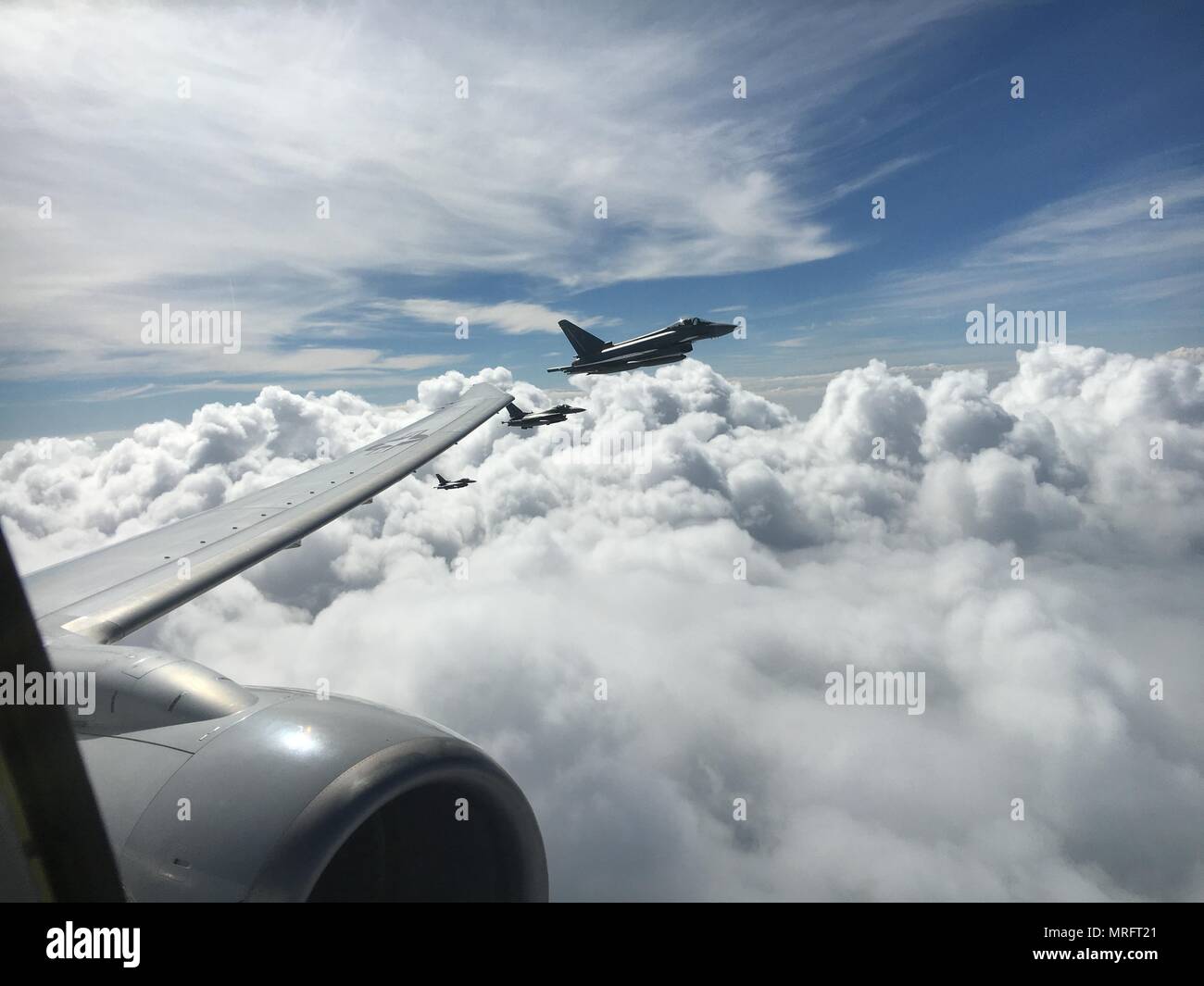 BALTOPS 2017 war eine multinationale maritimen Übung, die im Ostseeraum unter Beteiligung der NATO und der Partnerländer durchgeführt wurde. Aalborg ist eine Stadt in Dänemark, die als Staging-Standort für teilnehmende Flugzeuge genutzt wird. Das Archivbild dokumentiert US-amerikanische, polnische und deutsche Militärflugzeuge, die während der Übung am 9. Juni 2017 in Formation flogen. Stockfoto