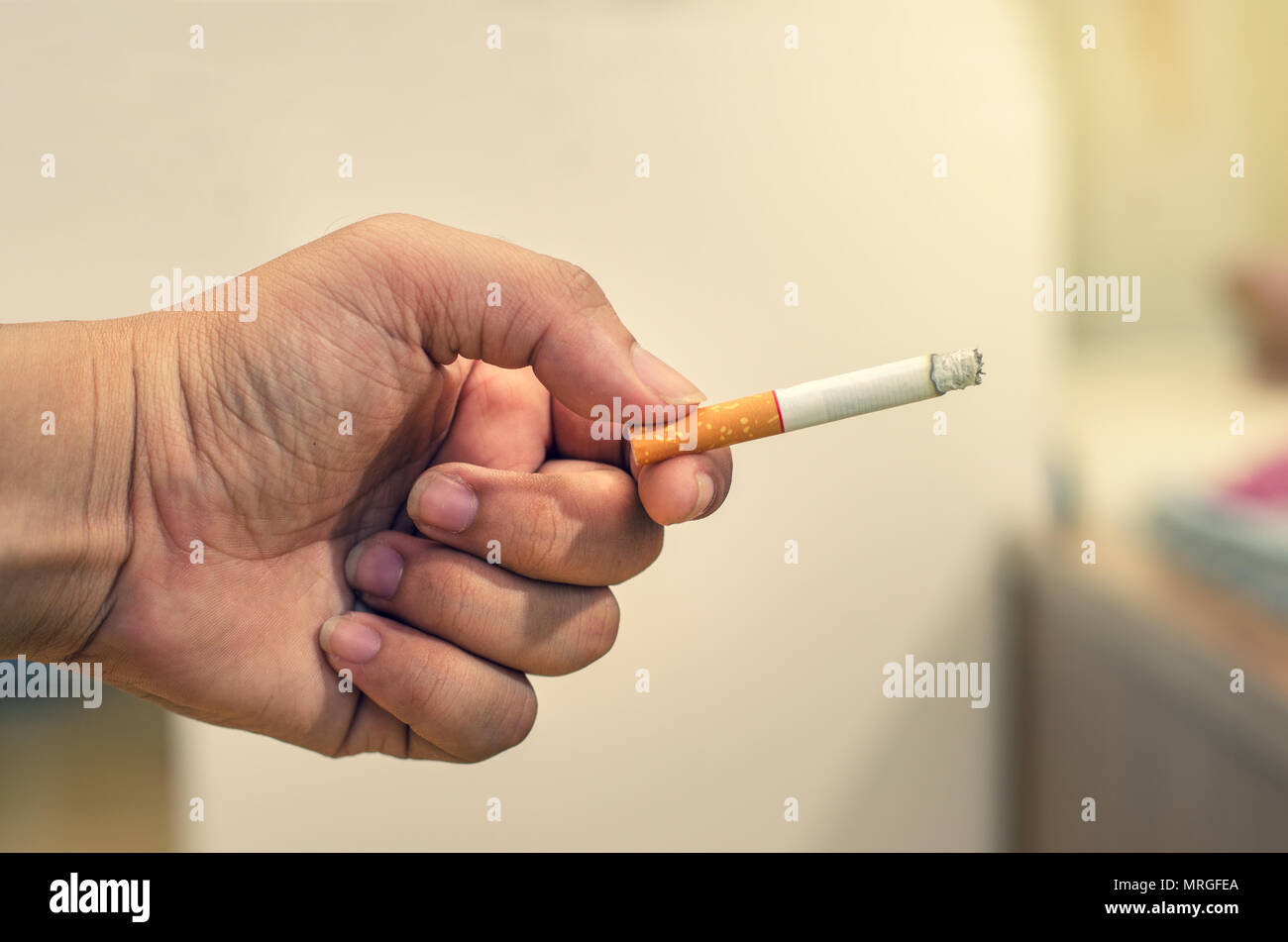 Weltnichtrauchertag Männer Zigarettenpause und einer Zigarette senden Stockfoto