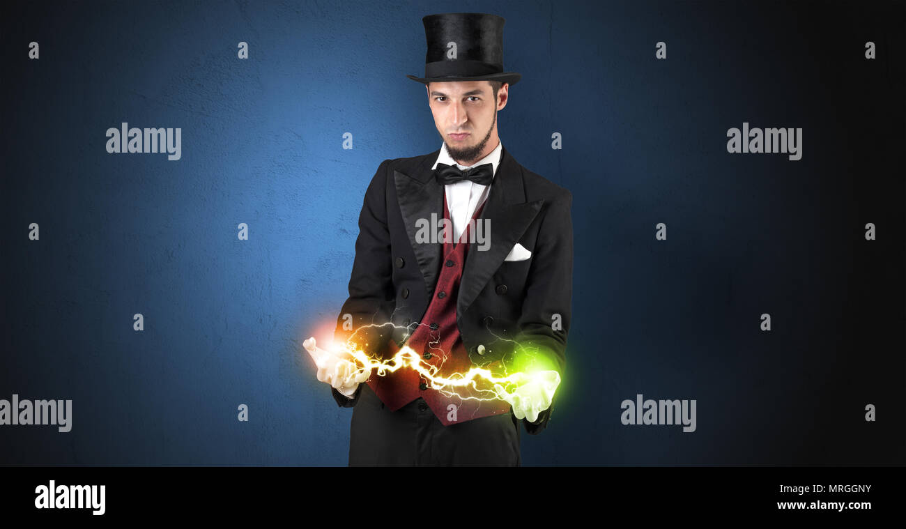Magier Sekt super power zwischen seine beiden Hände Stockfoto
