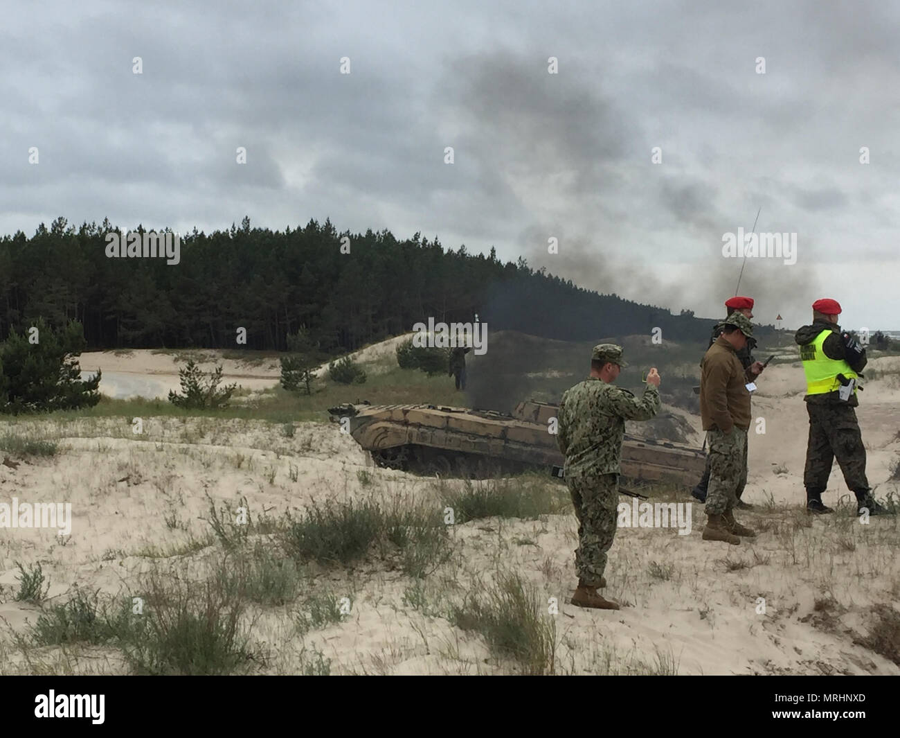 BALTOPS 2017 ist eine jährliche NATO-Übung im Ostseeraum, an der Verbündete Marine- und Bodenkräfte beteiligt sind. Am 14. Juni 2017 nahm ein polnischer Panzer an einem simulierten amphibischen Angriff in Ustka, Polen, teil. Das Archivbild zeichnet kombinierte Rüstungsoperationen während der multinationalen Ausbildung auf. Stockfoto