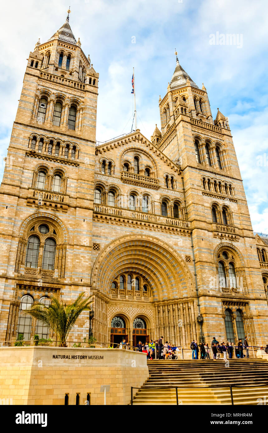 Natural History Museum von Alfred Waterhouse entworfen, hergestellt 1881, in South Kensington, London, Großbritannien. Stockfoto