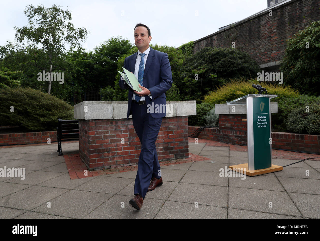 Ein Taoiseach Leo Varadkar nach einem Gespräch mit der Presse in Dublin Castle nach der Bekanntmachung der offiziellen Ergebnisse des Referendums in der 8. Änderung der irischen Verfassung befürworten die ja angekündigt. Bild Datum: Samstag, 26. Mai 2018. Siehe PA Geschichte irischen Abtreibung. Photo Credit: Brian Gesetzlosen/PA-Kabel Stockfoto