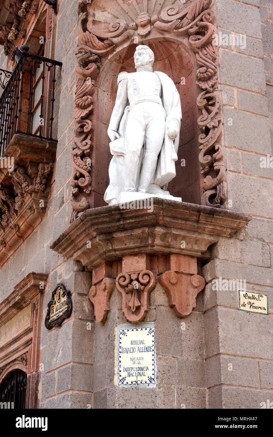 Eine strahlend weiße Statue von Ignazio Allende in San Miguel de Allende in Mexiko Stockfoto