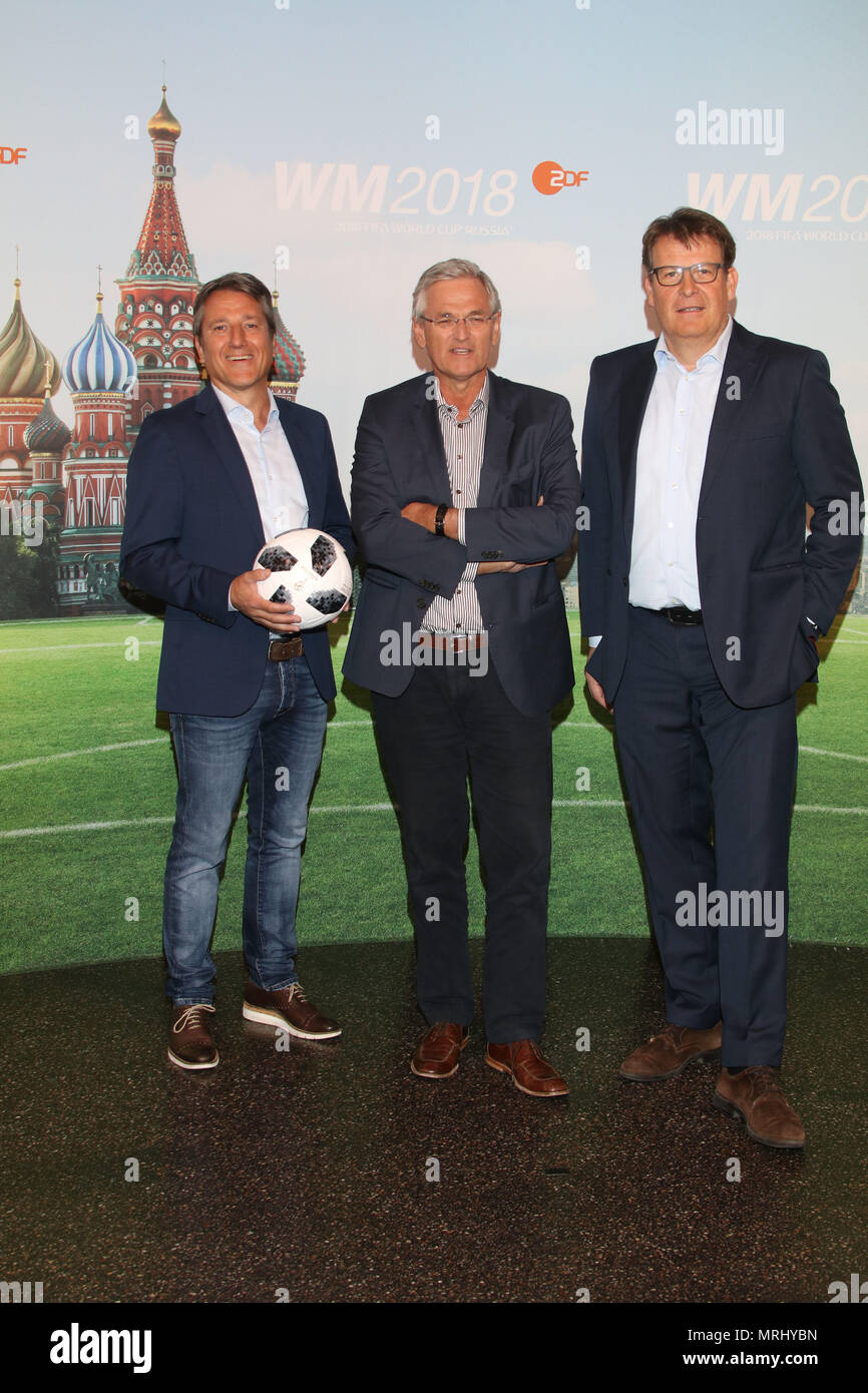 WM Präsentation 2018 ARD/ZDF Hotel Empire Riverside, Hamburg 23.04.2018  Mit: Christoph Hamm, Peter Frey, Thomas Fuhrmann, Wo: Hamburg, Deutschland  Wann: 23 Apr 2018 Credit: Becher/WENN.com Stockfotografie - Alamy