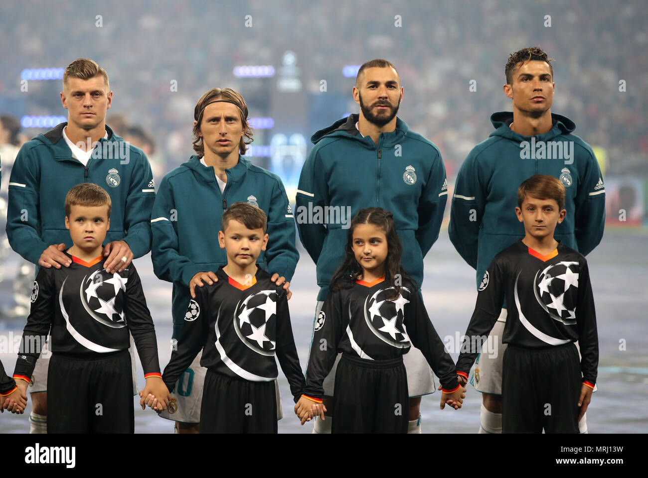 Real Madrid's (links-rechts) Toni Kroos, Luka Modric, Karim Benzema und Cristiano Ronaldo Line up vor dem Finale der UEFA Champions League im NSK Olimpiyskiy Stadion, Kiew. Stockfoto