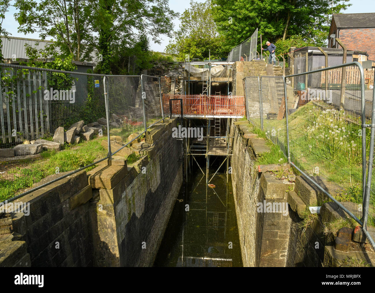 Ein Schloss an der Glamourganshire Canal in der Nähe von Pontypridd Zentrum wiederhergestellt wird Stockfoto