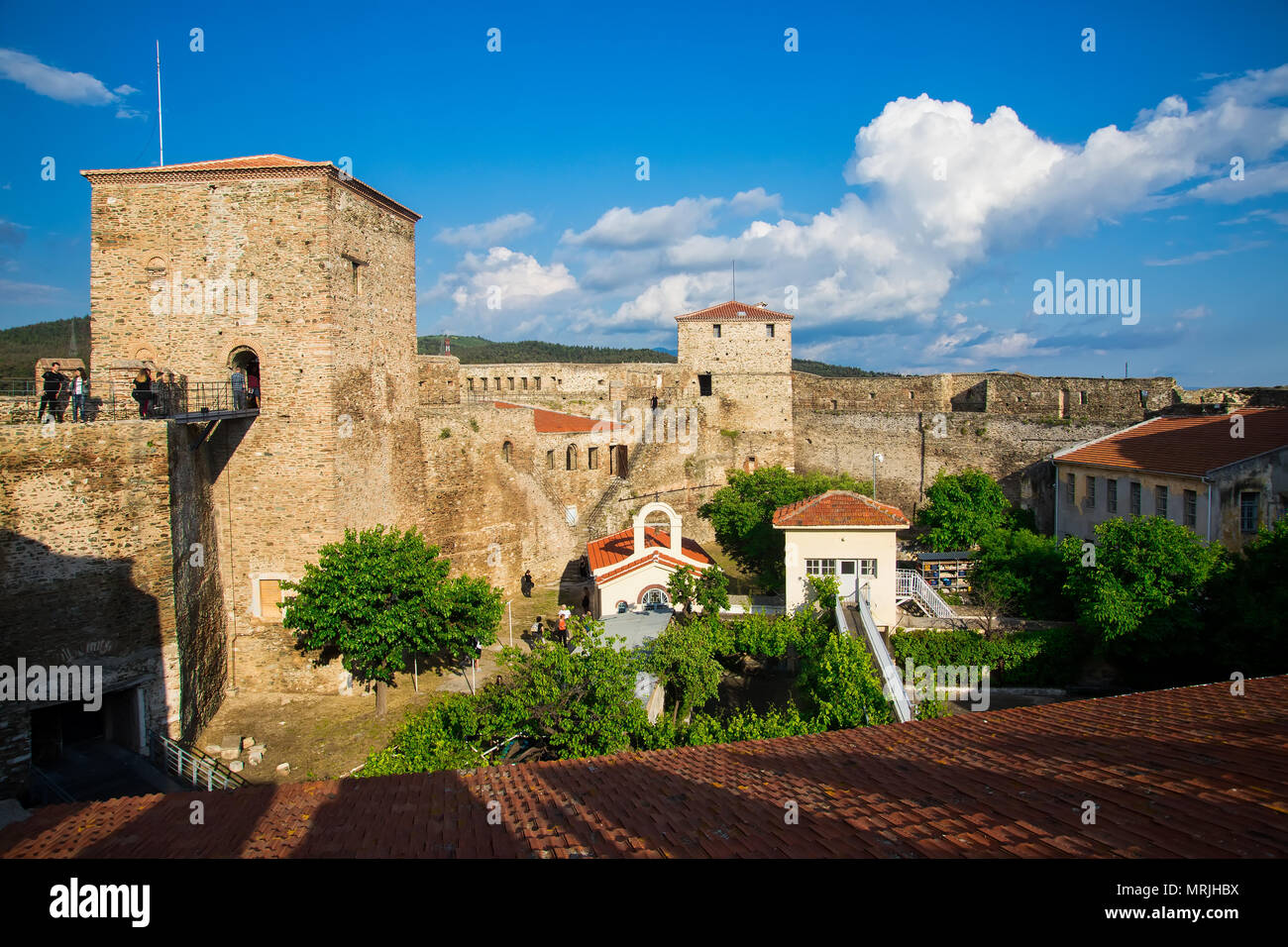Thessaloniki, Griechenland, 11. Mai 2018: Panoramablick auf die alte byzantinische Burg in der Stadt Thessaloniki, Griechenland. Yedi Koule war der höchste securit Stockfoto