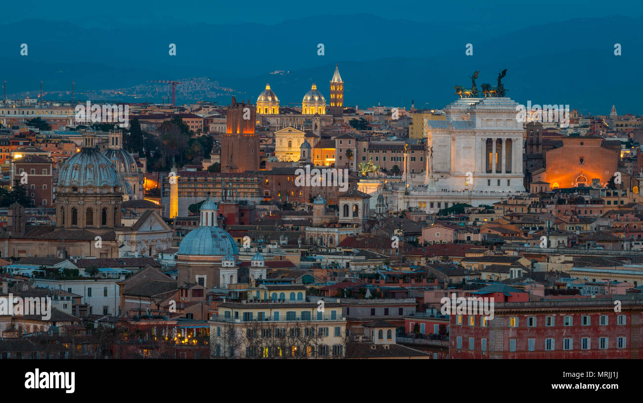 Rom Panorama bei Sonnenuntergang vom Gianicolo Terrasse. Stockfoto