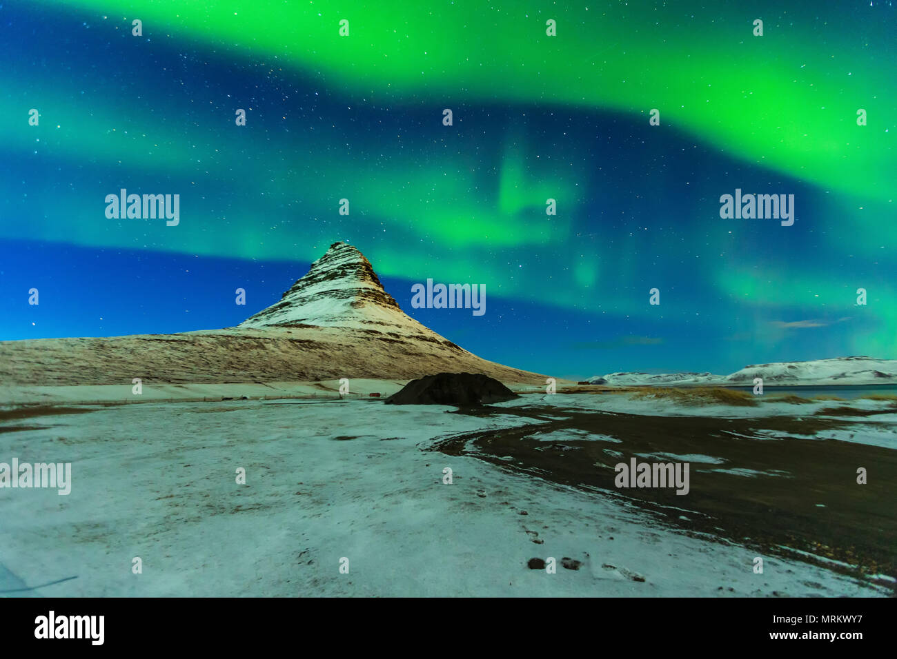 Aurora Borealis oder Northern Light oben kirkjufell Berg Islands Stockfoto