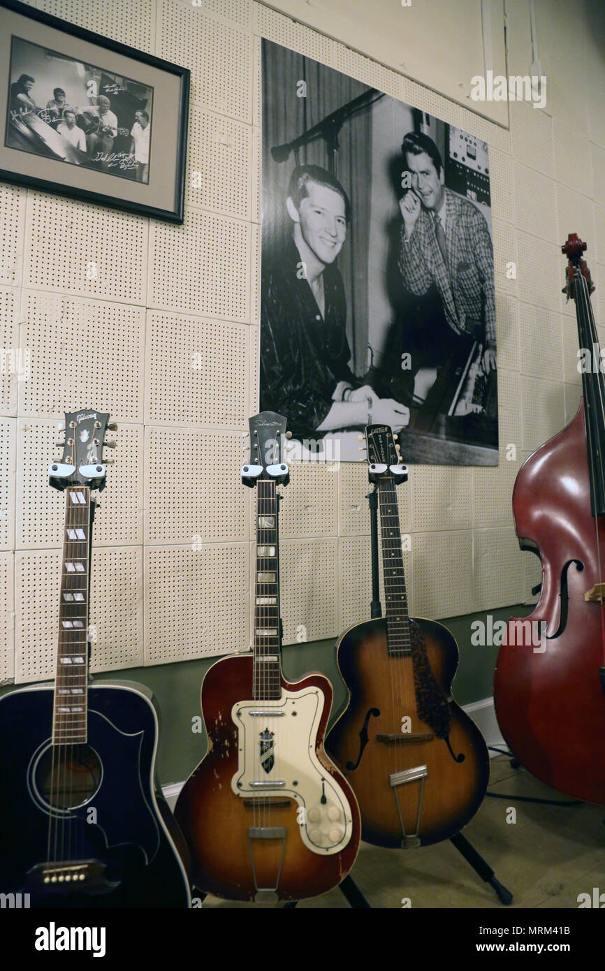 Gitarren und schwarz-weiß Fotos, die in der Sun Studio. Memphis Tennessee, USA Stockfoto