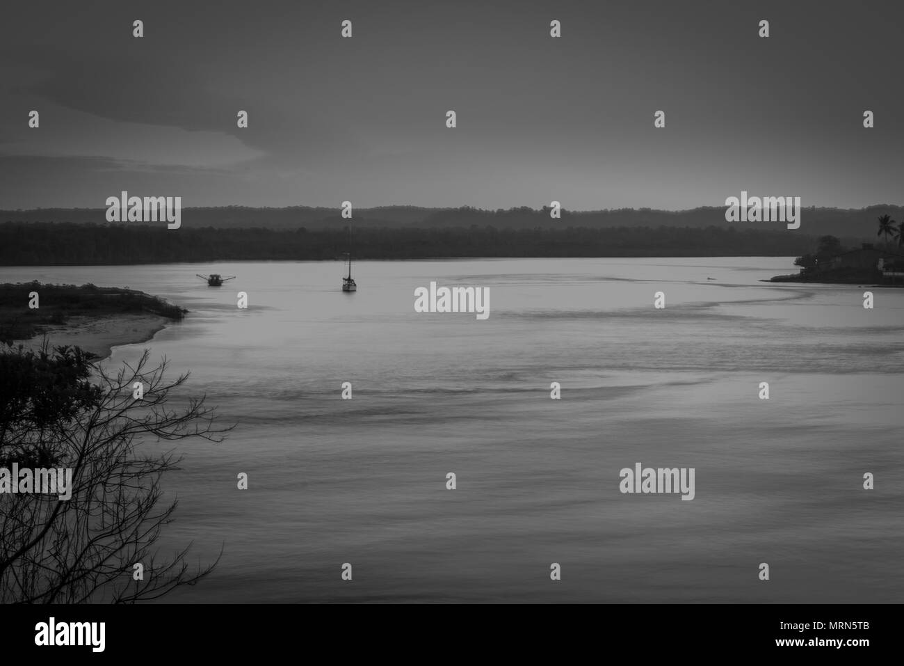 Blick auf den Fluss in Itacare Bahia bei Sonnenuntergang Stockfoto