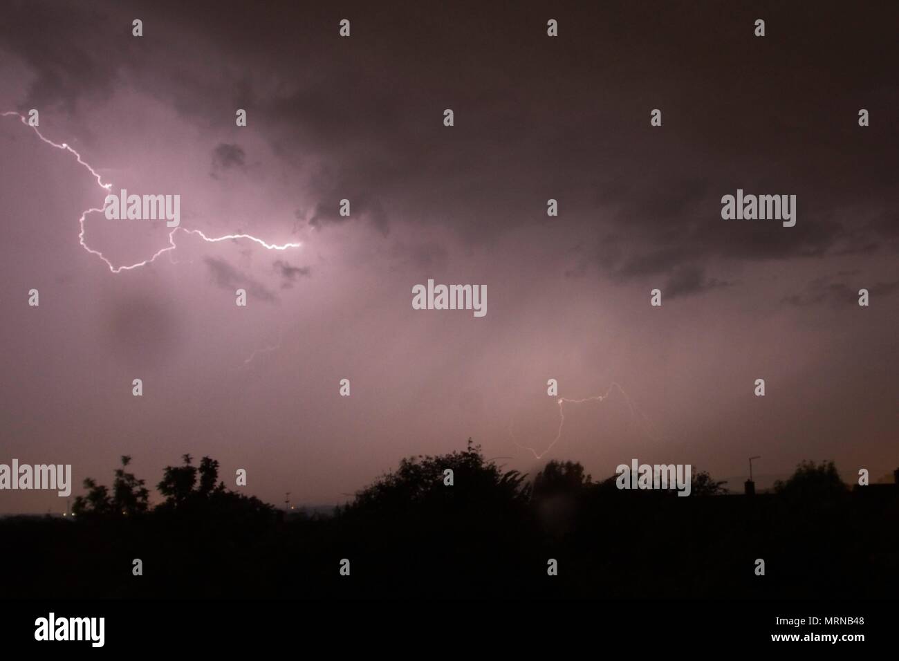 27. Mai 2018. UK Wetter. Gewitter erschienen Übernachtung in East Sussex, UK. Credit: Ed Brown/Alamy leben Nachrichten Stockfoto