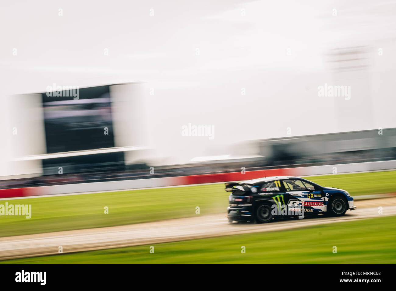 Towcester, Northamptonshire, Großbritannien. 27. Mai, 2018. FIA World Rallycross Fahrers Petter Solberg (Nor) und PSRX Volkswagen Schweden Laufwerke während der Cooper reifen Welt RX von Großbritannien in Silverstone (Foto durch Gergo Toth/Alamy Live-Nachrichten) Stockfoto