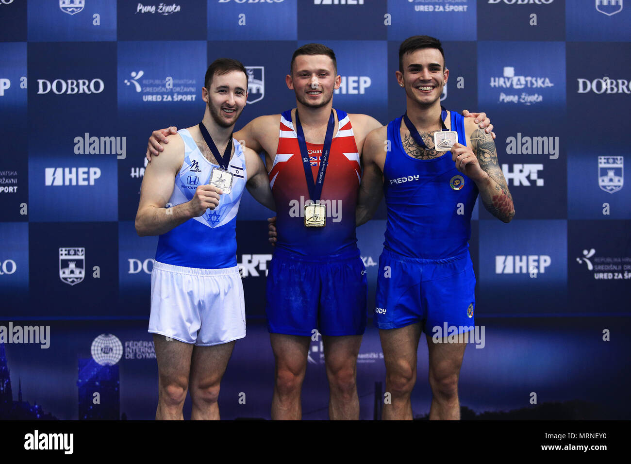 Osijek Kroatien 26 Mai 2018 Goldmedaillentrager Dominick Cunningham C Der Grossbritannien Silbermedaillengewinner Artem Dolgopyat L Von Israel Und Bronzemedallist Nicola Bartolini Italiens Stellen Wahrend Der Preisverleihung Fur Die Men S Stock