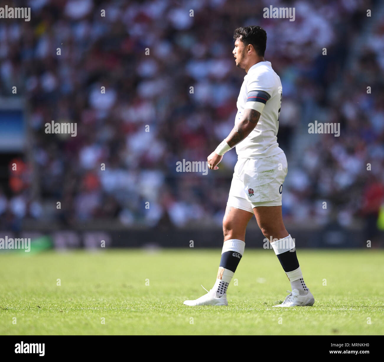 Twickenham Stadium, London, UK. 27. Mai, 2018. Internationalen Rugby freundlich, England gegen Barbaren; Denny Solomona von England Credit: Aktion plus Sport/Alamy leben Nachrichten Stockfoto