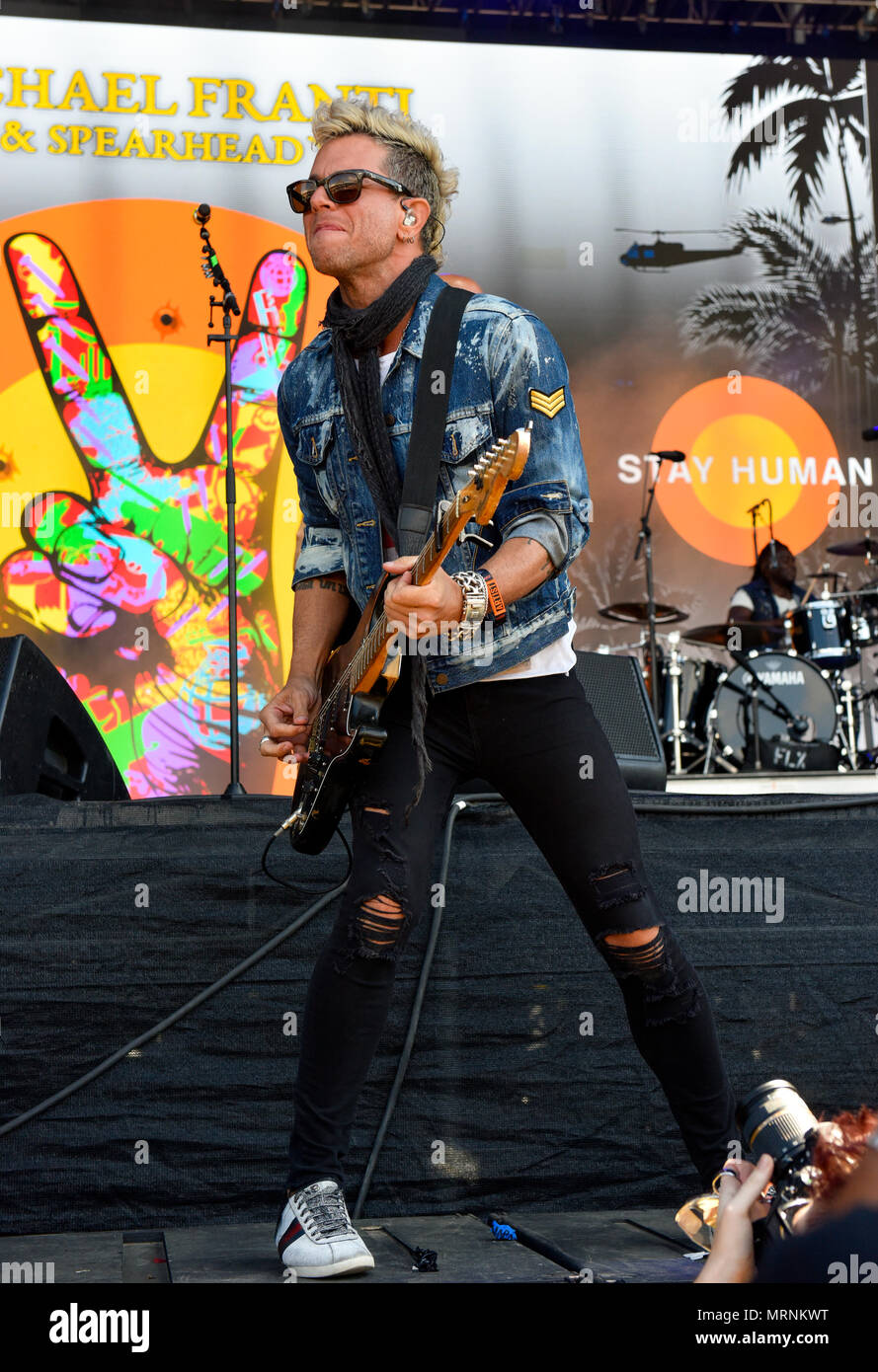 Napa Valley, Kalifornien, 26. Mai 2018, Gitarrist Michael Franti band Spearhead auf der Bühne im Jahr 2018 BottleRock Festival in Napa, Kalifornien. Stockfoto