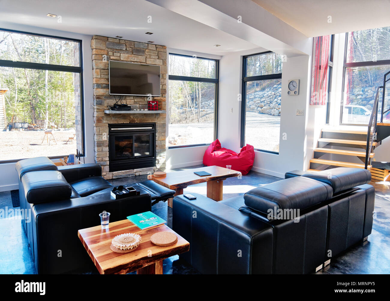 Ein modernes Wohnzimmer im neuen Haus in der Nähe von Montreal Quebec Stockfoto