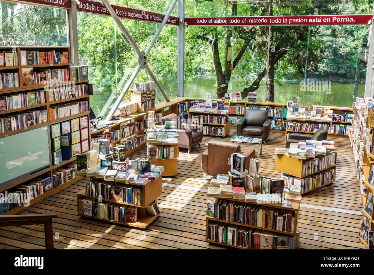 Mexiko-Stadt, Polanco, Hispanic, Immigranten, Mexikaner, Bosque de Chapultepec Forest Park parque, Libreria Porrua, Buchhandlung, innen, Bücher, Verkauf, Ladengeschäft Stockfoto