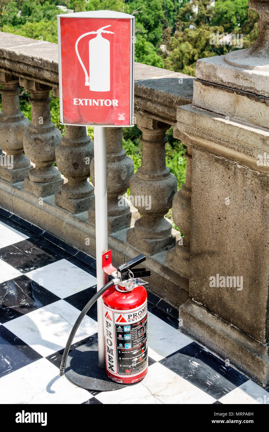 Mexiko-Stadt, Polanco, Hispanic, Immigranten, Mexikaner, Bosque de Chapultepec Waldpark parque, Castillo de Chapultepec Burg, Außenansicht, cou Stockfoto