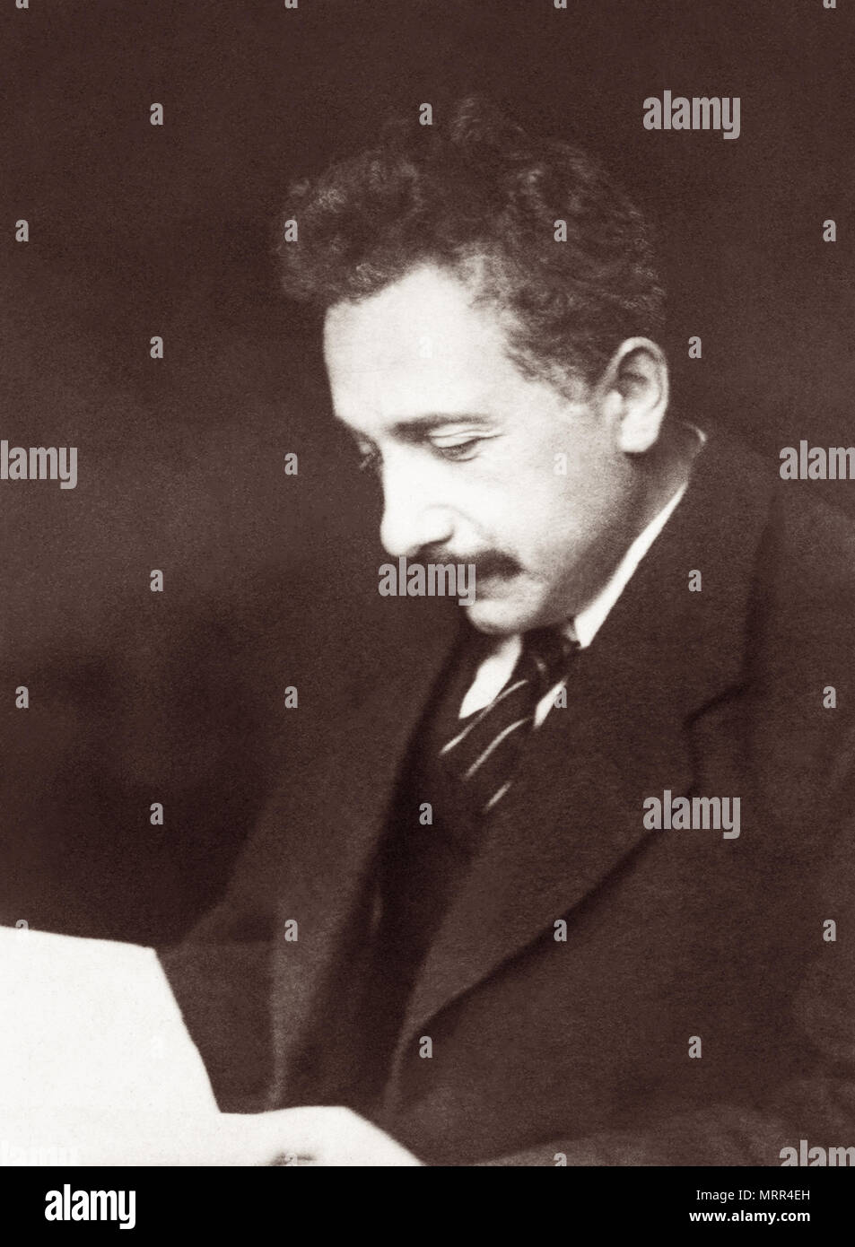 Albert Einstein (1879-1955) war ein theoretischer Physiker, der 1921 den Nobelpreis für Physik gewann und entwickelte die Theorie der Relativität. Stockfoto