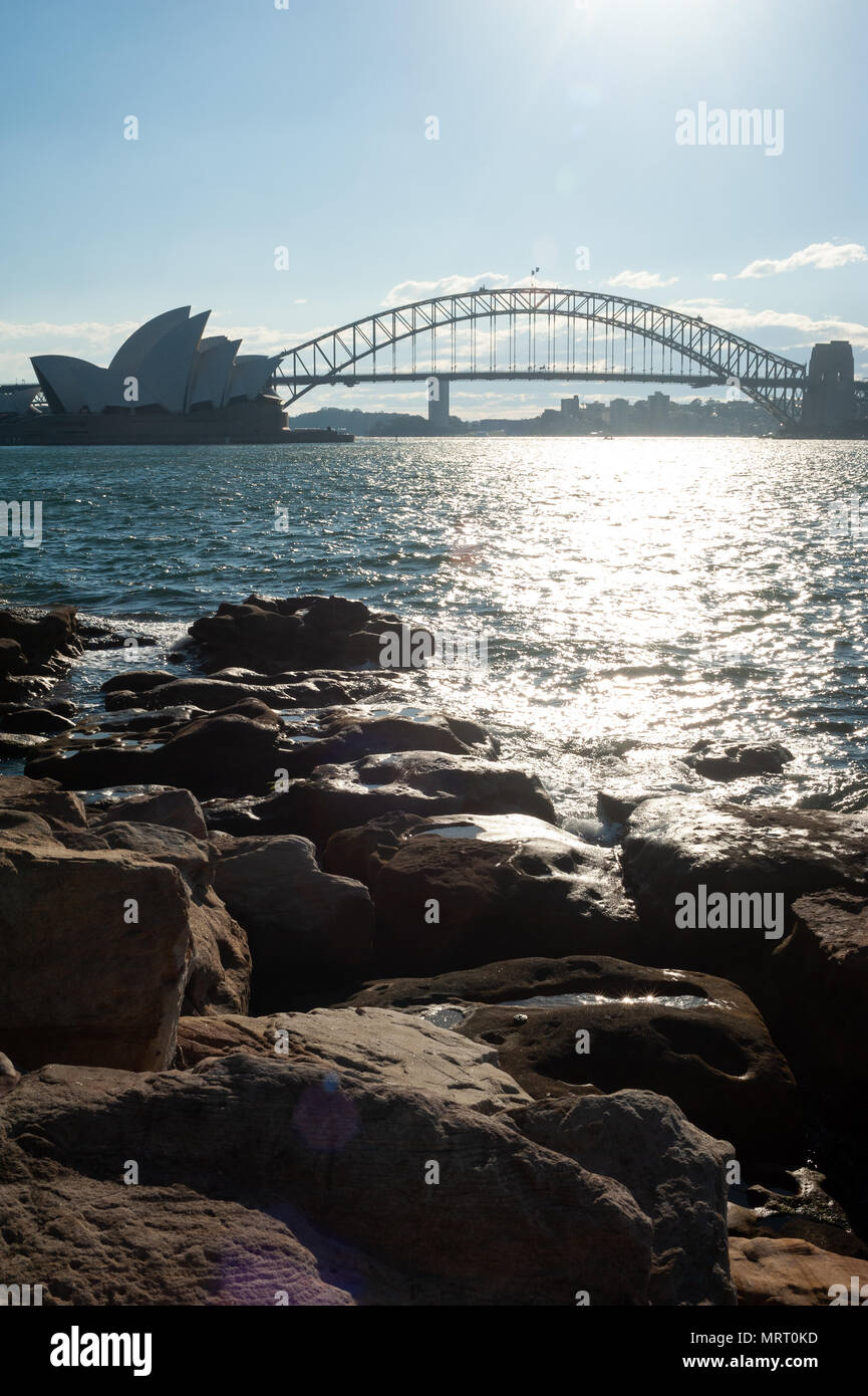 11.05.2018, Sydney, New South Wales, Australien - ein Blick auf das Sydney Opera House am Bennelong Point und der Sydney Harbour Bridge. Stockfoto