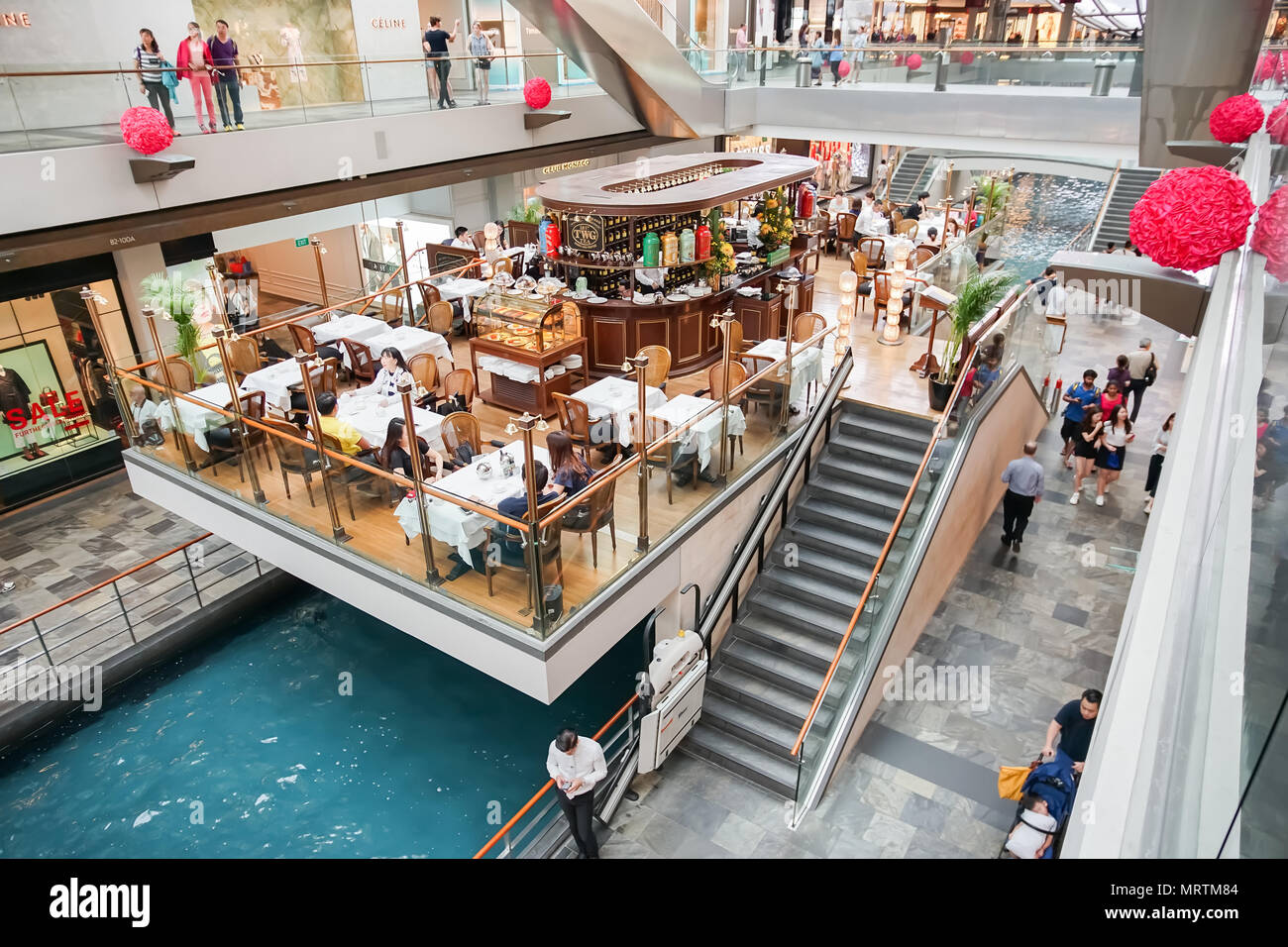 MARINA BAY, Singapore - Jan 20, 2017: Die Geschï¿½te an der Marina Bay Sands ist ein berühmtes Einkaufszentrum von Singapur Reiseziel. Stockfoto