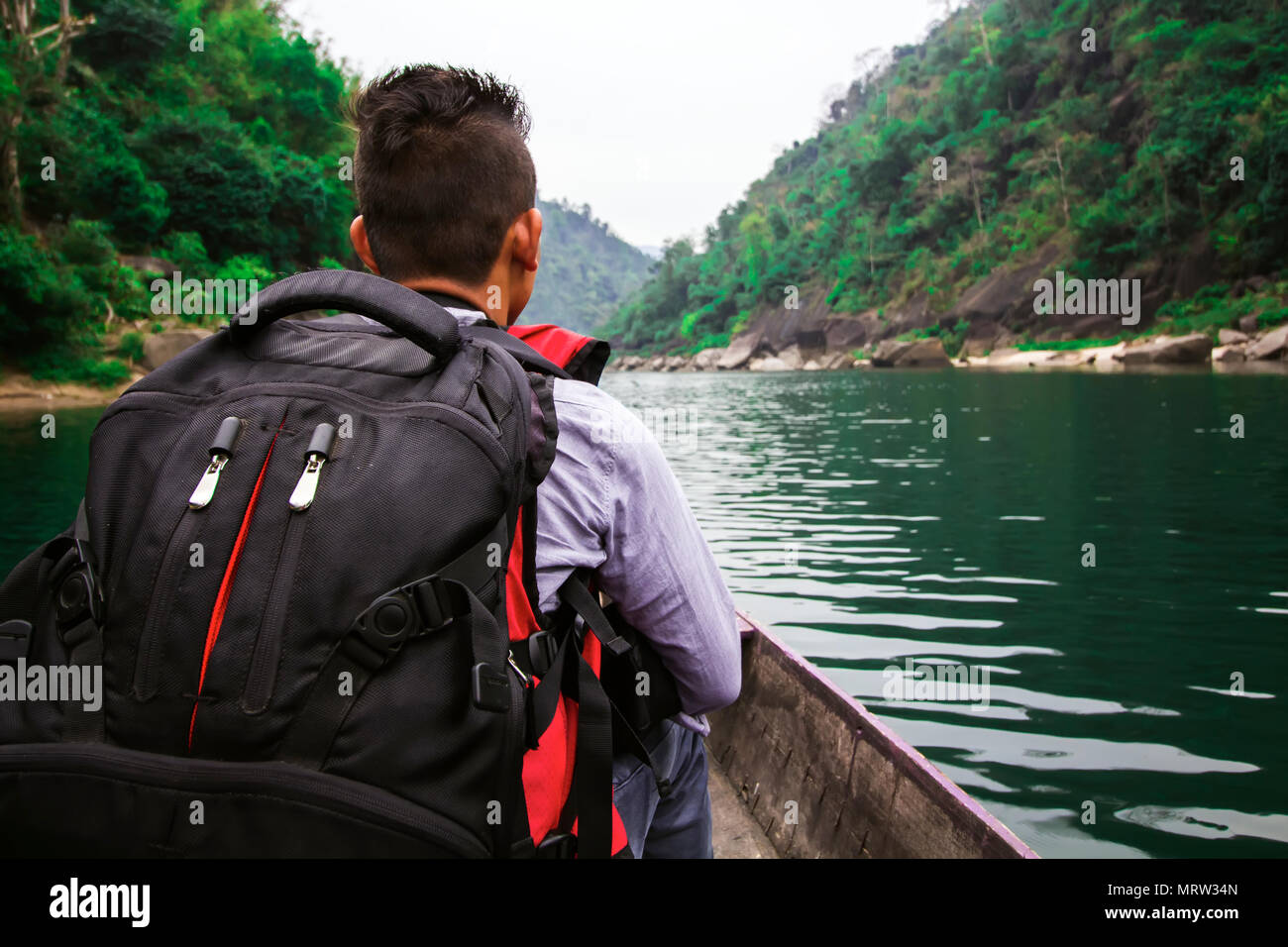 Touristische auf dem Boot bei Shnongpdeng, Reiseziel, Meghalaya, Khasi Hills, Indien. Stockfoto