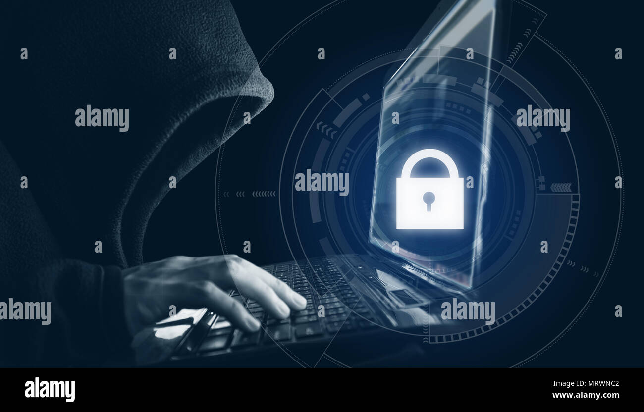 Internet Netzwerk- und Datensicherheit. Hacker in Schwarz mit Computer laptop Hoodie Stockfoto