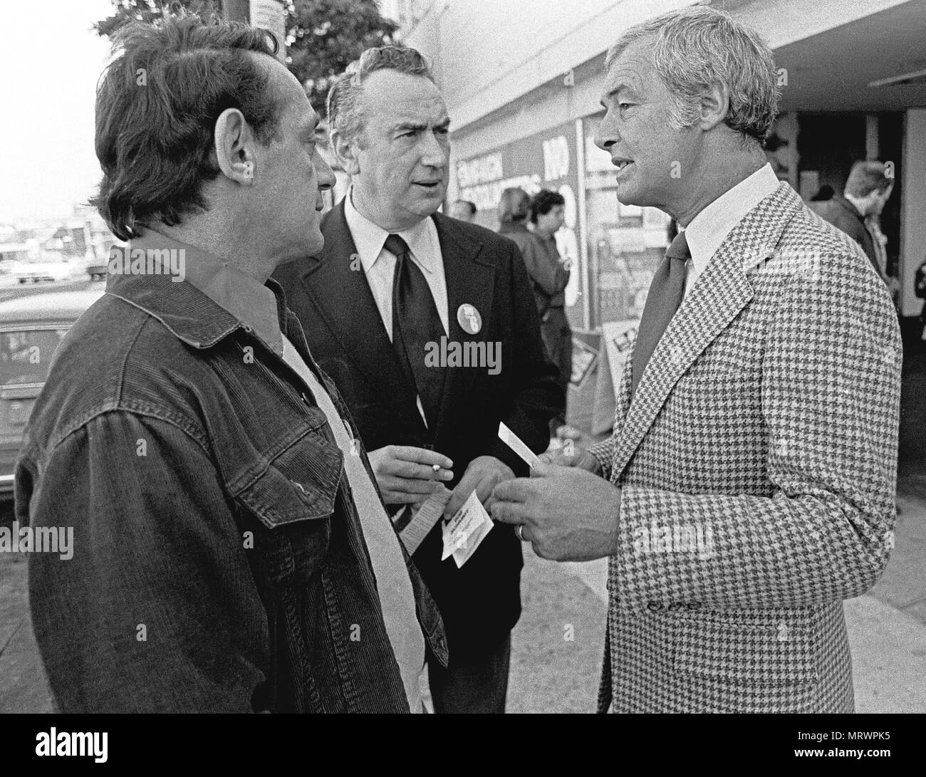 R zu L; Harvey Milk, Kongressabgeordnete Phillip Burton, und San Francisco Bürgermeister George Moscone, San Francisco, Kalifornien Stockfoto