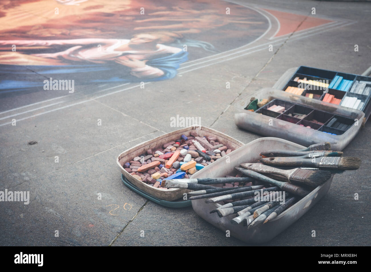 Street Art: eine Reproduktion der italienischen Renaissance malen und Kreide und Bürsten sind auf dem Bürgersteig in Loreto Square. Italien Stockfoto