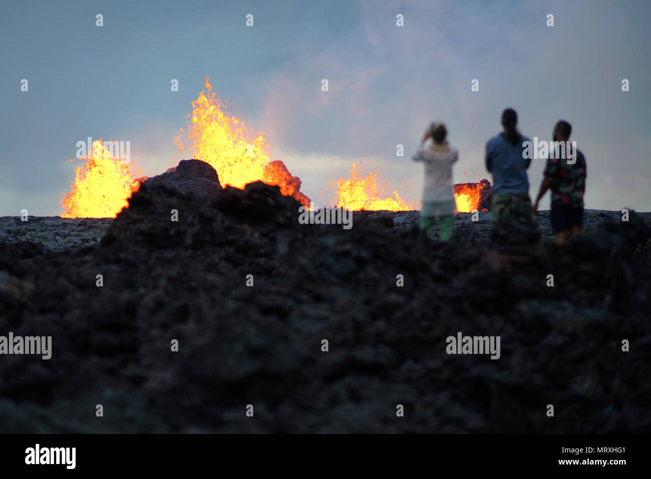 Bewohner Blick in Spalte 7 an der Leilani Estates Wohngebiet, die der Ausbruch des Kilauea Vulkans verursacht, 26. Mai 2018 in Pahoa, Hawaii. Stockfoto