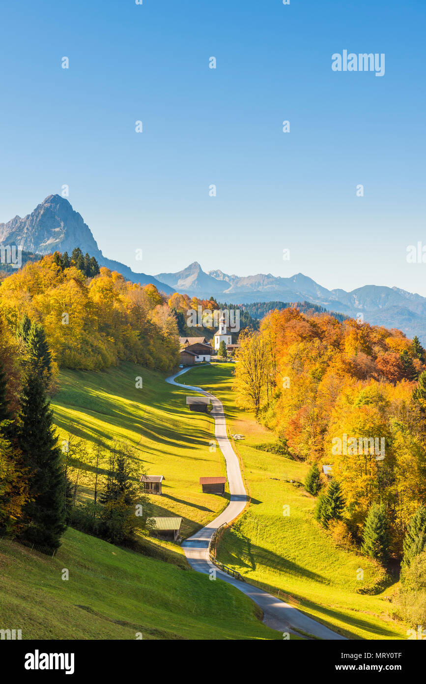 Wamberg, Garmisch Partenkirchen, Bayern, Deutschland, Europa. Bunte Herbst in Bayern Stockfoto