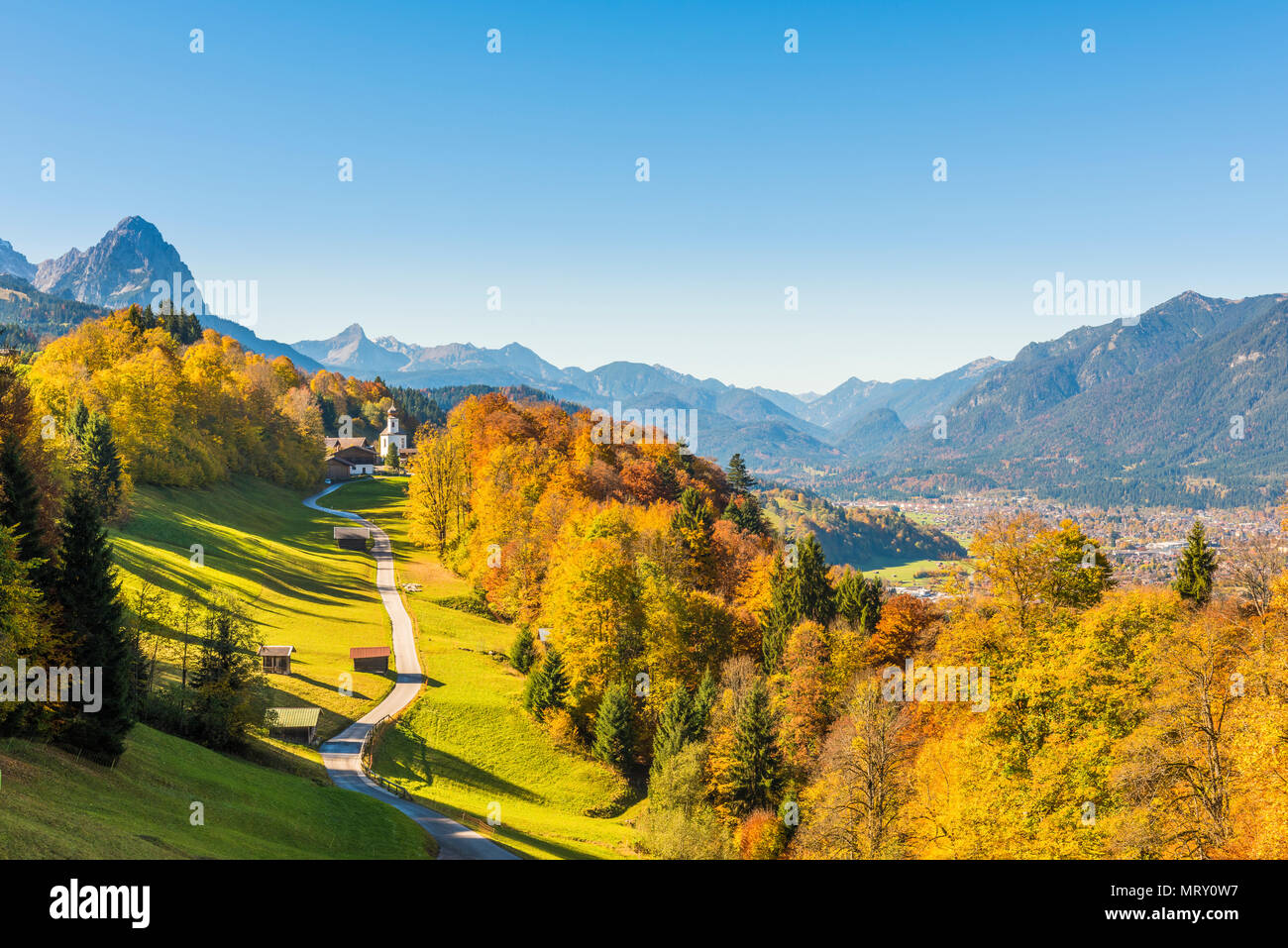 Wamberg, Garmisch Partenkirchen, Bayern, Deutschland, Europa. Bunte Herbst in Bayern Stockfoto