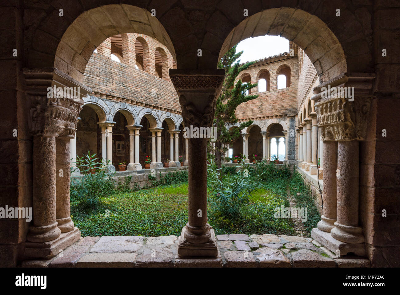 Die Klausur der Colegiata de Santa Maria la Mayor. Alquezar, Huesca, Aragón, Spanien, Europa Stockfoto