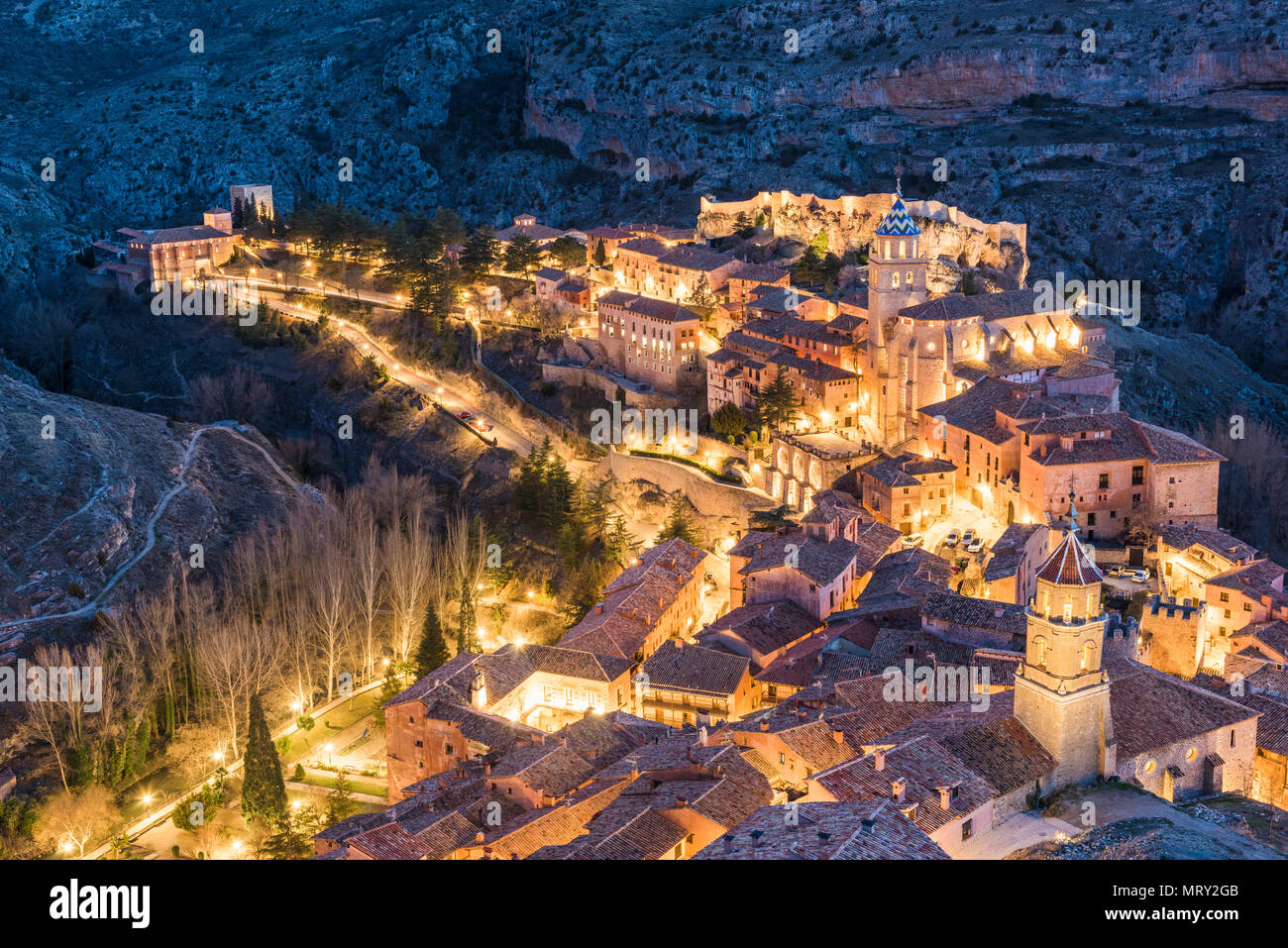 Albarracin Stadt in der Dämmerung. Albarracin, Teruel, Aragon, Spanien, Europa Stockfoto
