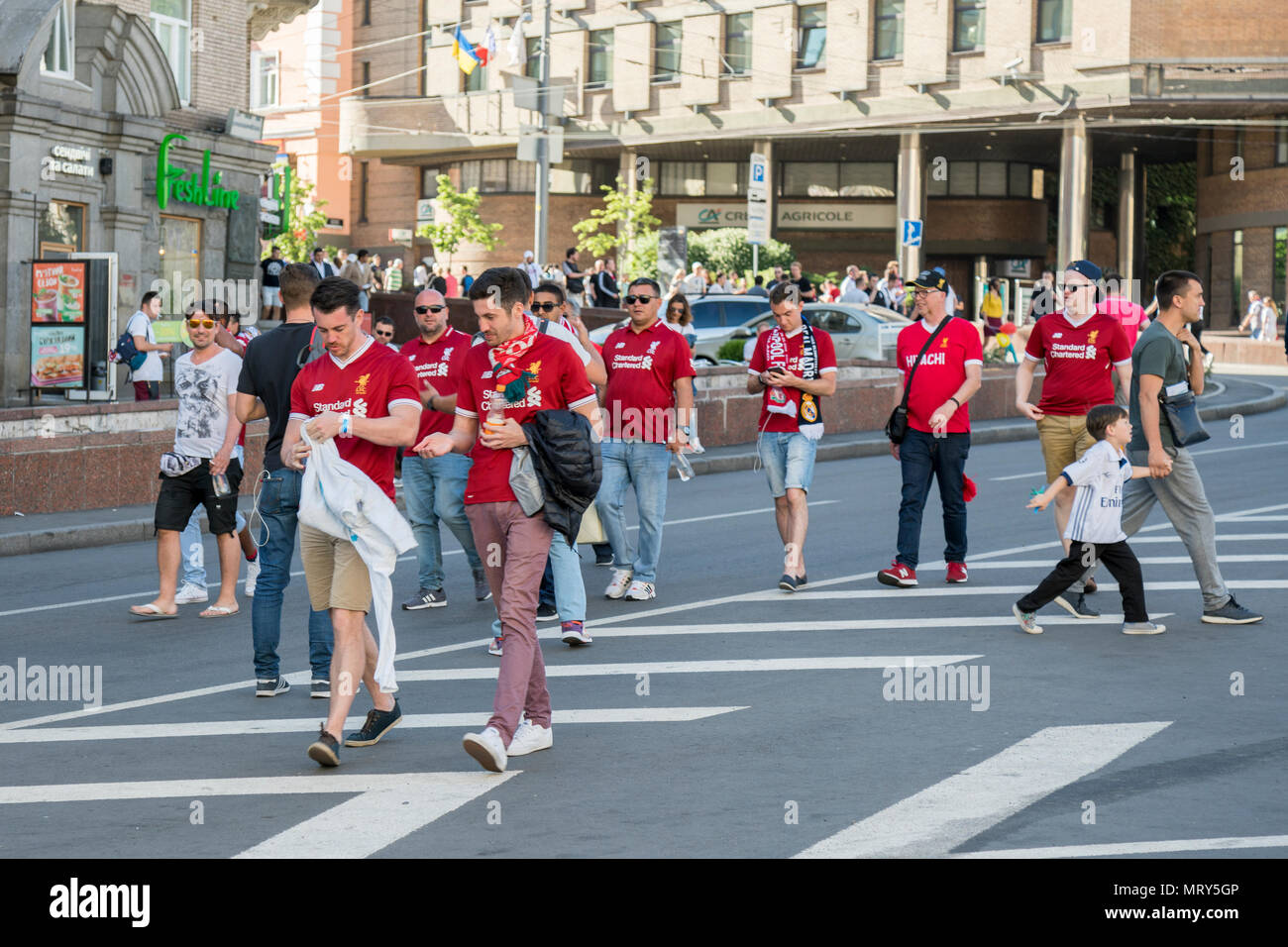 Kiew, Ukraine - 26. Mai 2018. Fan Zone. Unterhaltungen von Fans von Liverpool. Von der UEFA Champions League Finale 2018 Stockfoto