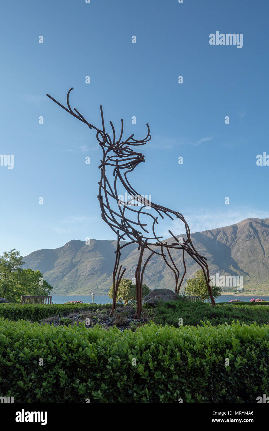 Red Deer Skulptur an der Torridon Hotel, Addo, North West Highlands, Schottland Stockfoto