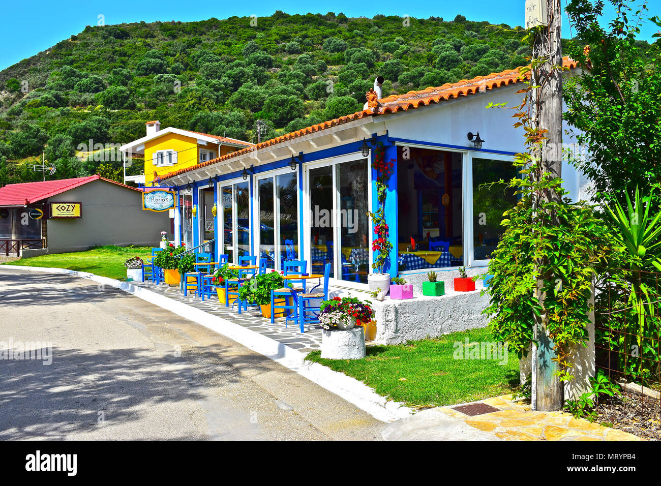 Hübsches café Szene im romantischen Fischerdorf Katelios, auf der griechischen Insel Kefalonia Kefalonia oder Stockfoto