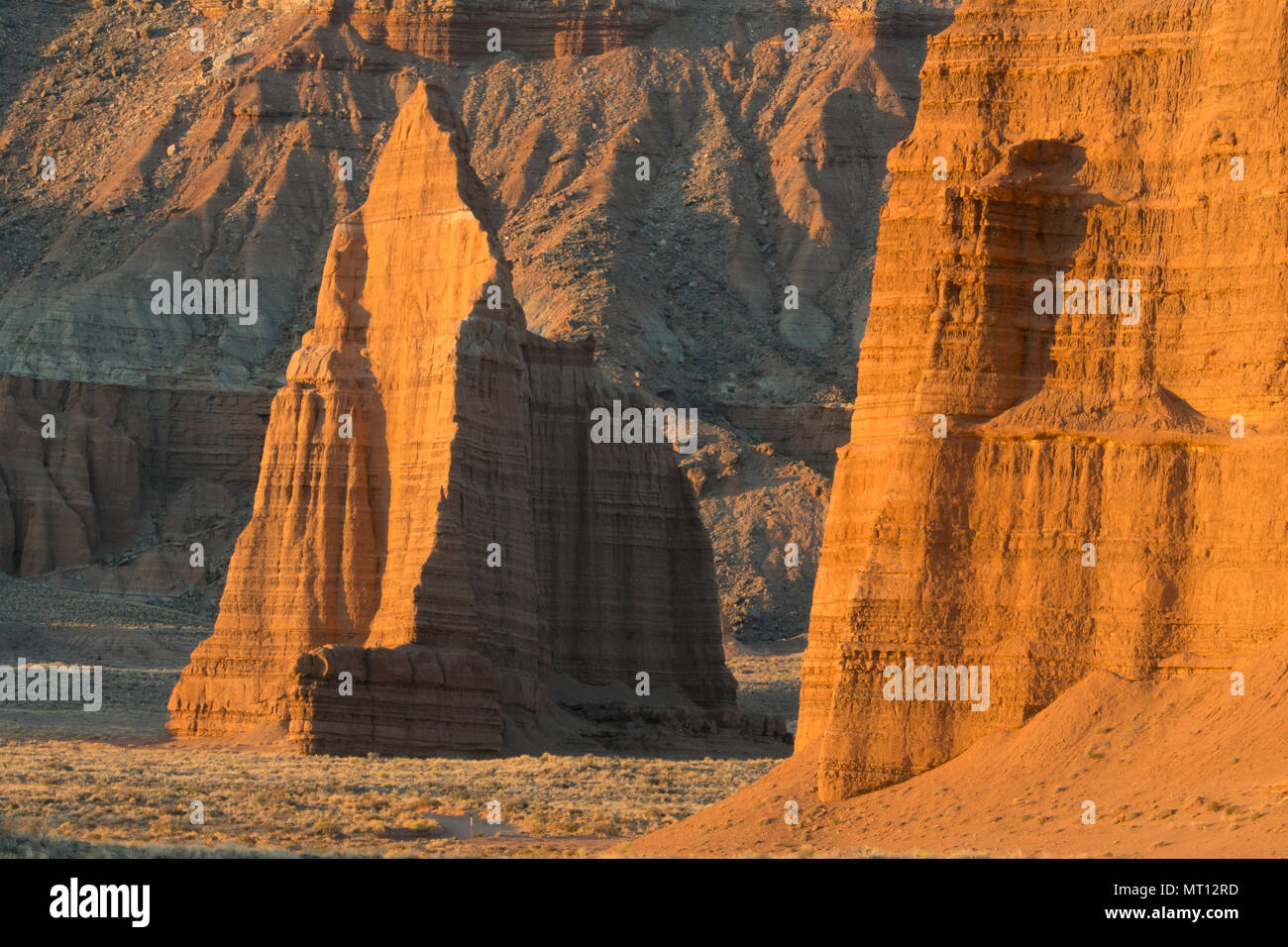 Tempel des Mondes in der Morgendämmerung, Cathedral Valley, Capitol Reef National Park, Utah, sunrise Stockfoto